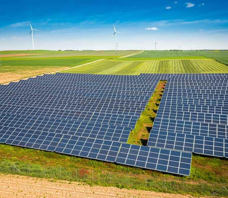 Systèmes de pompage solaire fiables et économiques pour l’agriculture et les projets hydrauliques.